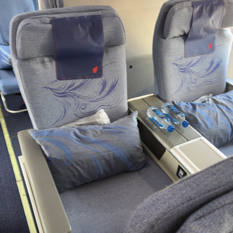エアチャイナビジネスクラスシート-B737-MAX8