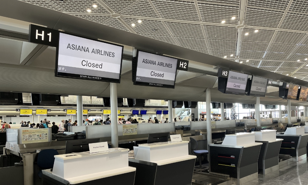 アシアナ航空-成田空港チェックインカウンター